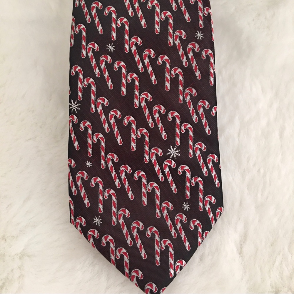Hallmark Holiday Traditions Candy Canes Christmas Tie
